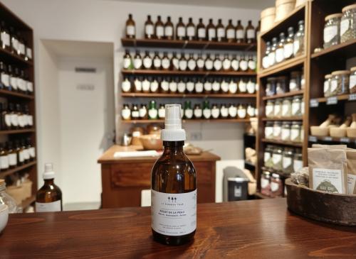 Hydrolat-eclat de la peau-herboristerie-le-tozaner-toke-lyon-Croix-rousse Hydrolat-eclat de la peau-herboristerie-le-tozaner-toke-lyon-Croix-rousse
