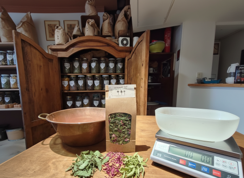 tisane au nom de la rose- le tizaner toké - lyon croix rousse tisane au nom de la rose- le tizaner toké - lyon croix rousse